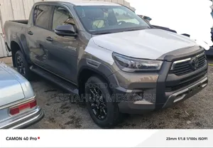 New Toyota Hilux 2025 Gray