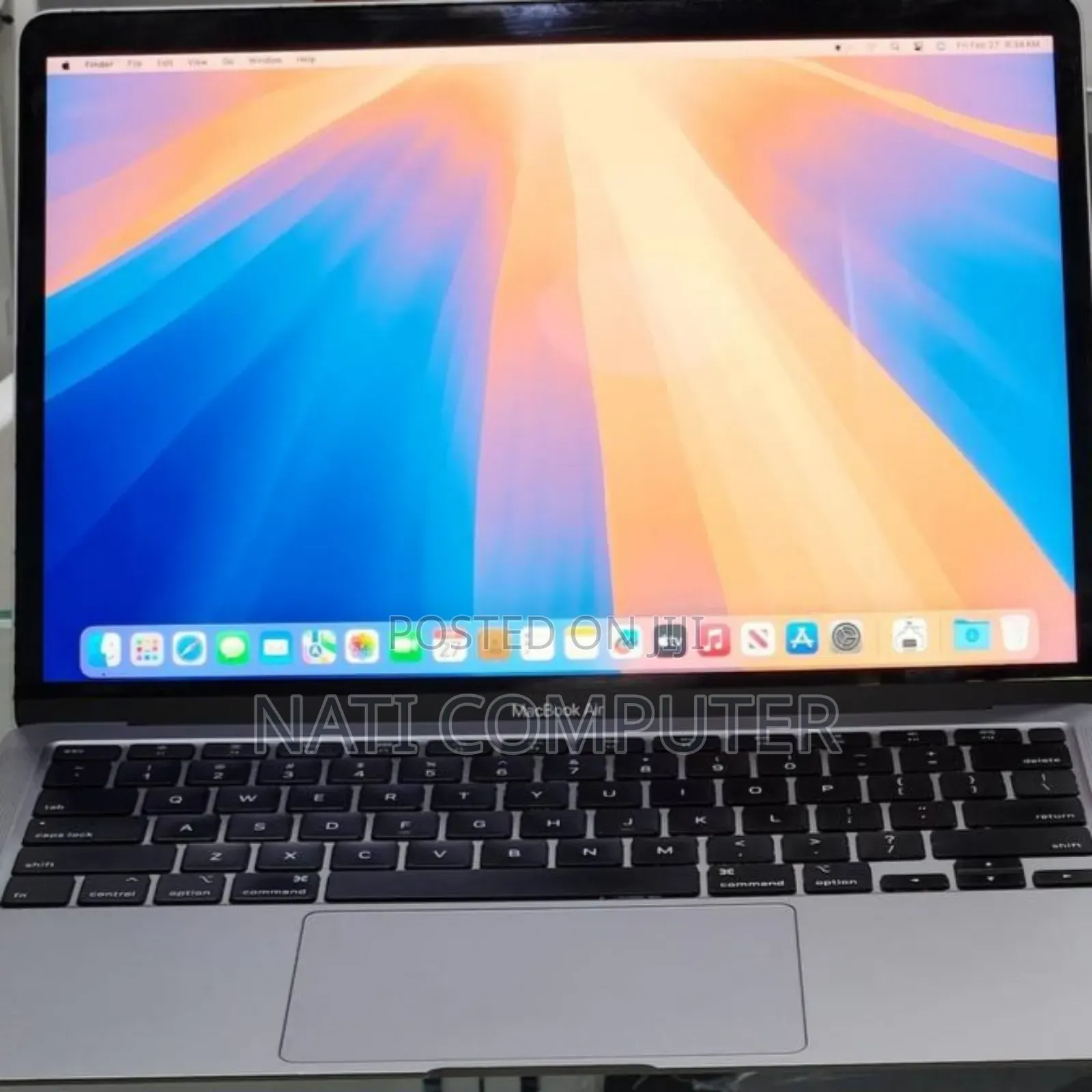 New Laptop Apple MacBook Pro M1 8GB Intel Core i3 SSD 256GB