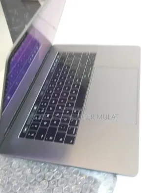 New Laptop Apple MacBook Pro 2017 16GB Intel Core i7 SSD 512GB