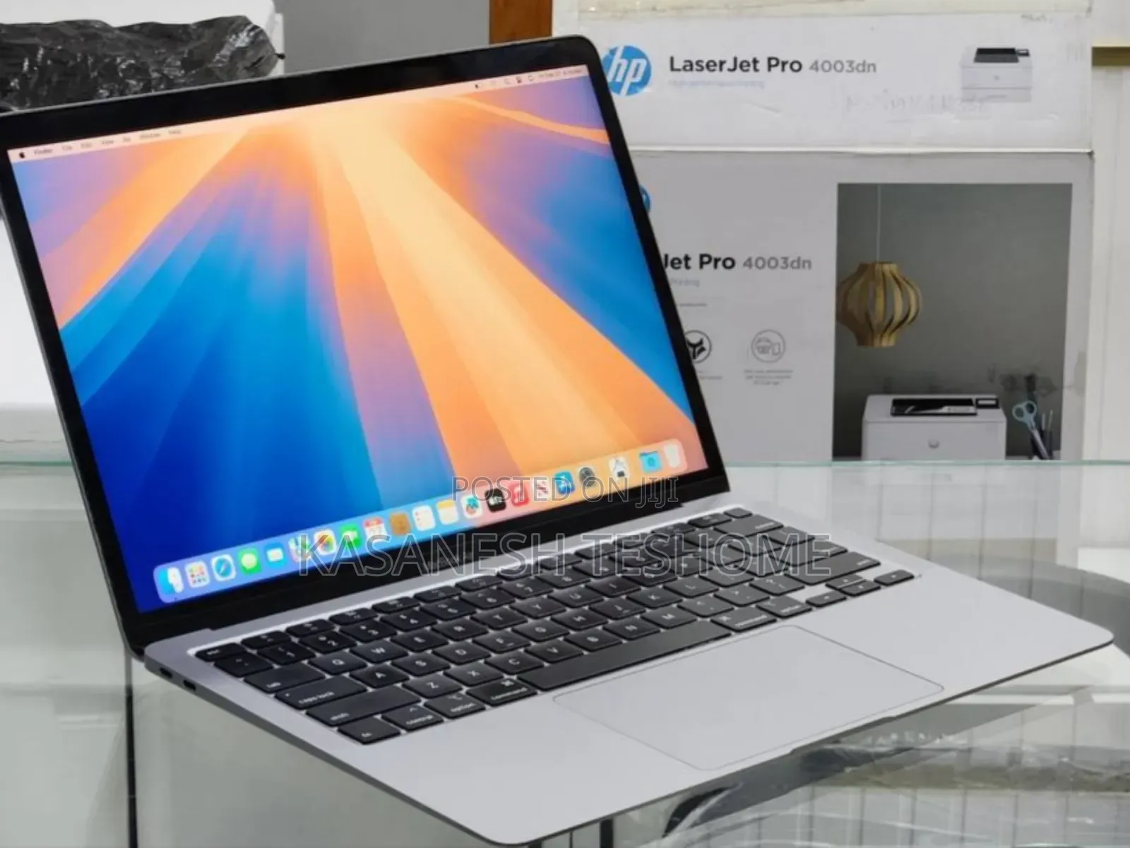 New Laptop Apple MacBook 2020 8GB Intel Core 3 SSD 256GB