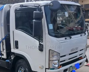 Isuzu NPR 2023