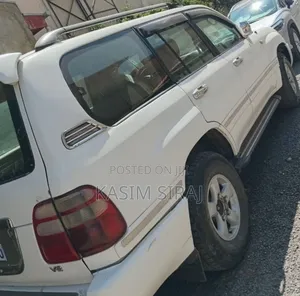Toyota Land Cruiser HDJ 100 2002 White