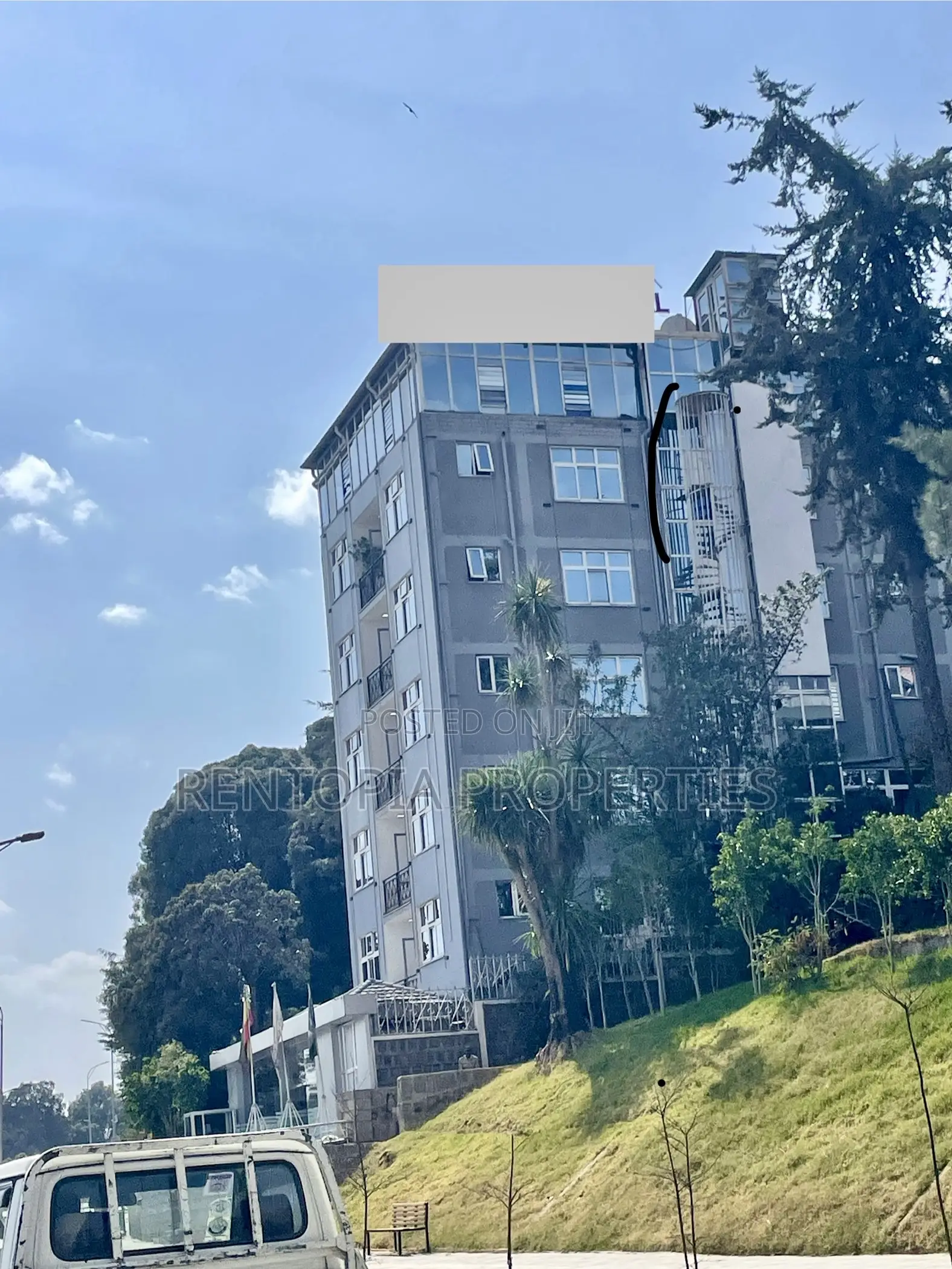 Commercial Building for Sale!