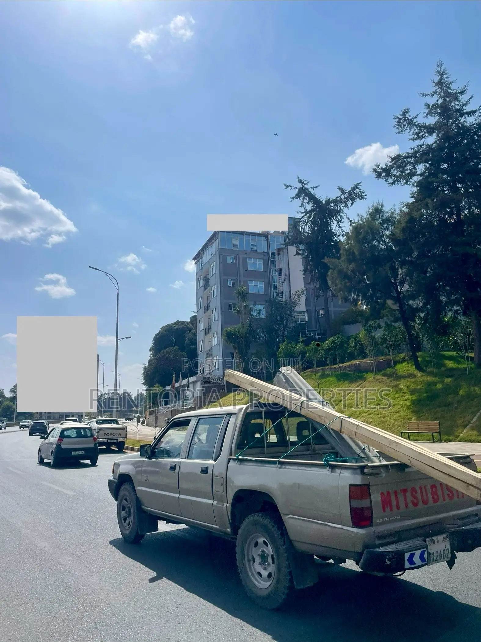 Commercial Building for Sale!