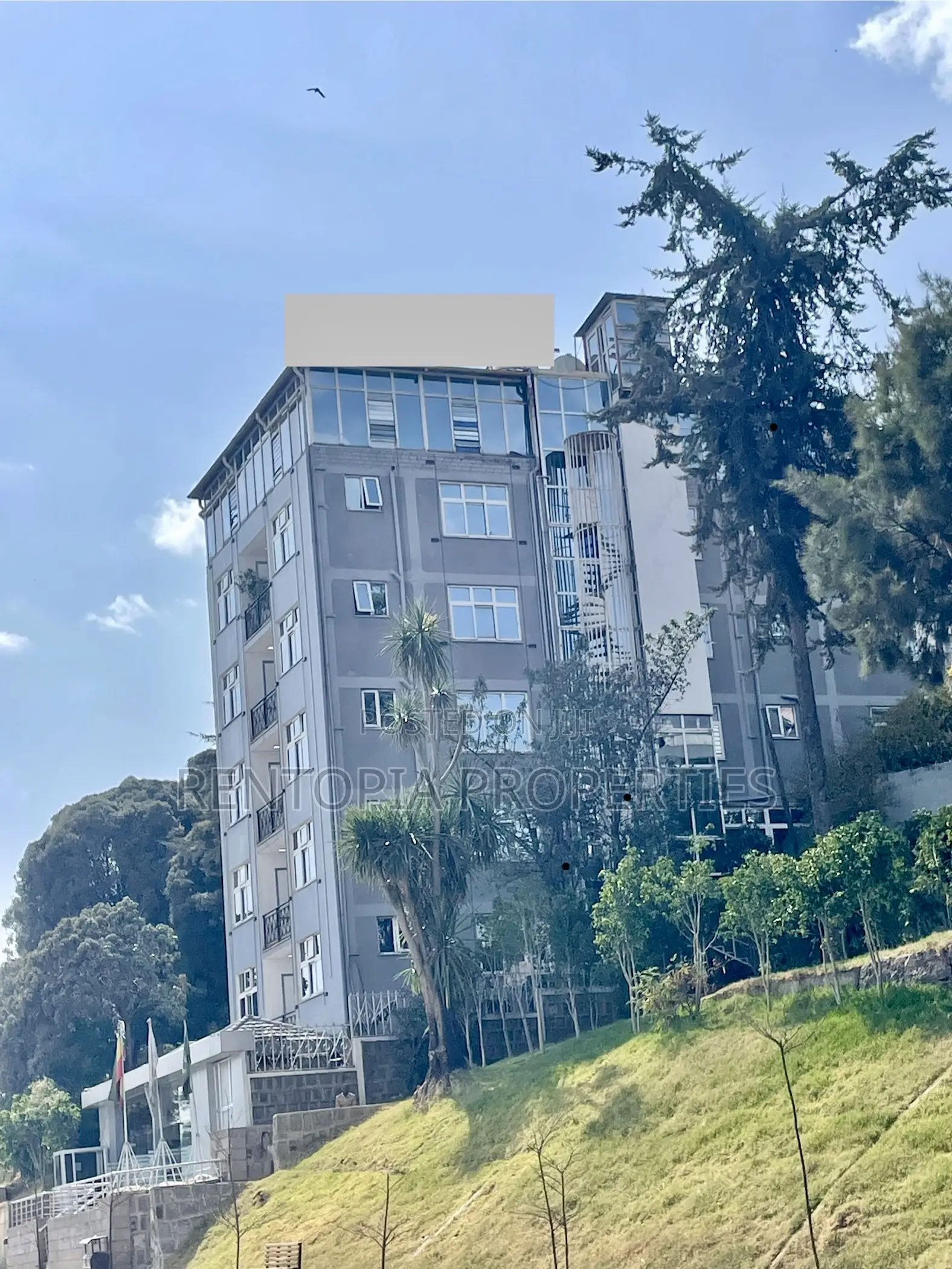 Commercial Building for Sale!