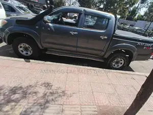 Toyota Hilux 2010 Gray