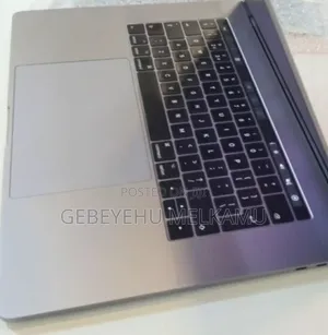 New Laptop Apple MacBook Pro 2017 16GB Intel Core i7 SSD 512GB