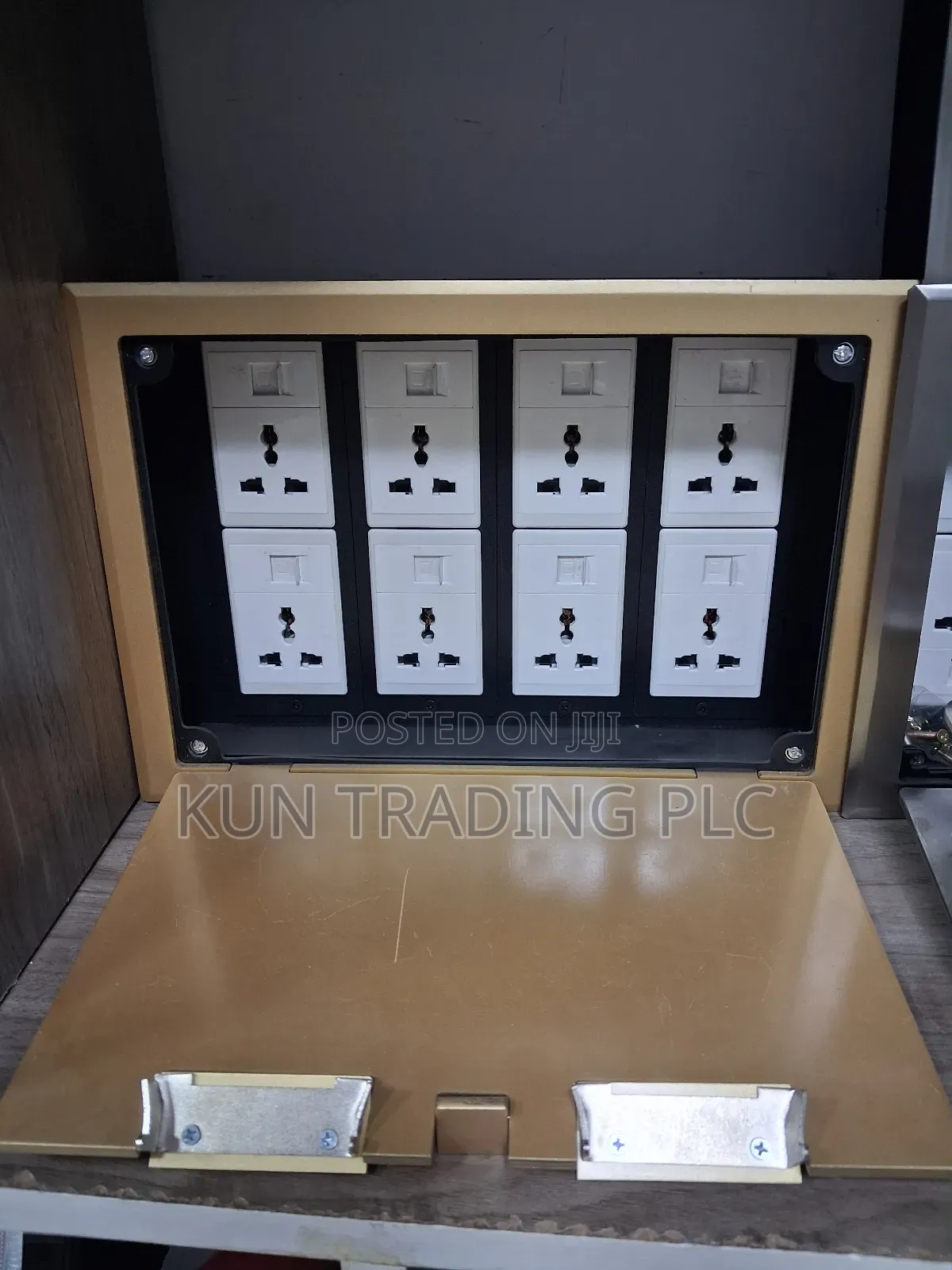 Floor Box 8data +8socket