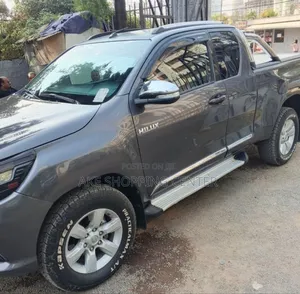 Toyota Hilux 2017 Gray