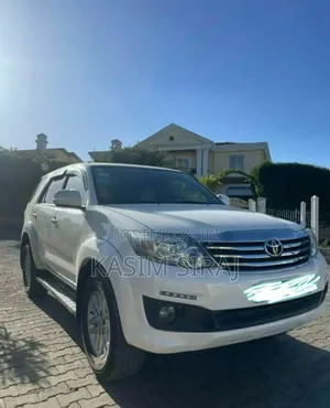 Toyota Fortuner 2.7 AWD 2014 White