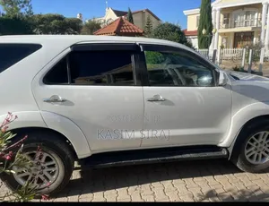 Toyota Fortuner 2.7 AWD 2014 White