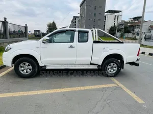 Toyota Hilux 2015 White