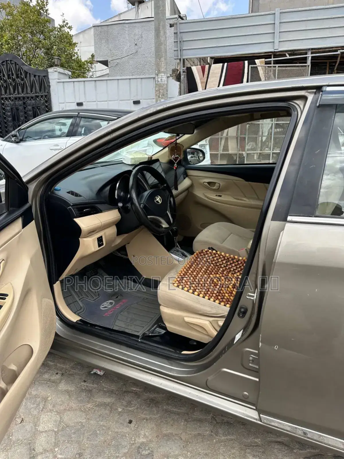 Toyota Yaris 2015 Gray