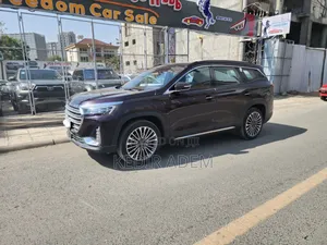 Jetour X90 Plus 2023 Gold