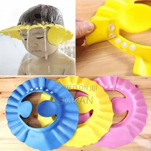 Baby Bath Shower /Capውሃና ሻምፑን ከሕፃኑ ዓይንና ጆሮ የሚከላከል