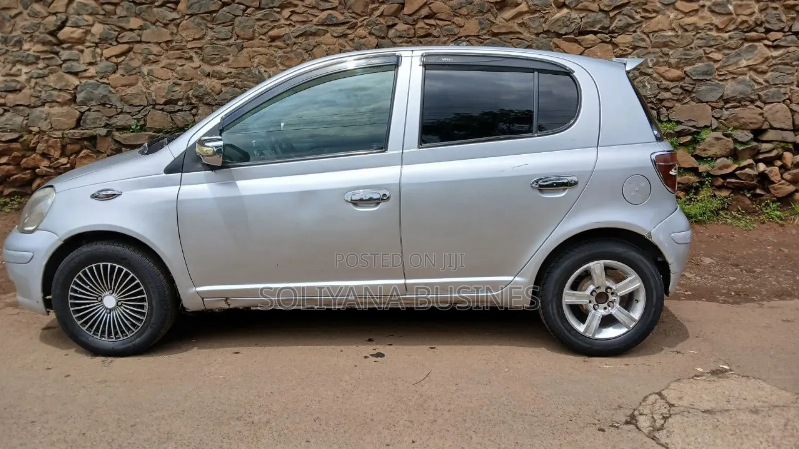 Toyota Vitz 2002 Silver