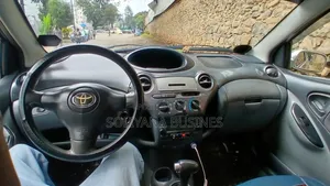 Toyota Vitz 2002 Silver