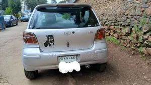 Toyota Vitz 2002 Silver