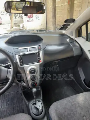 Toyota Yaris 2010 Silver