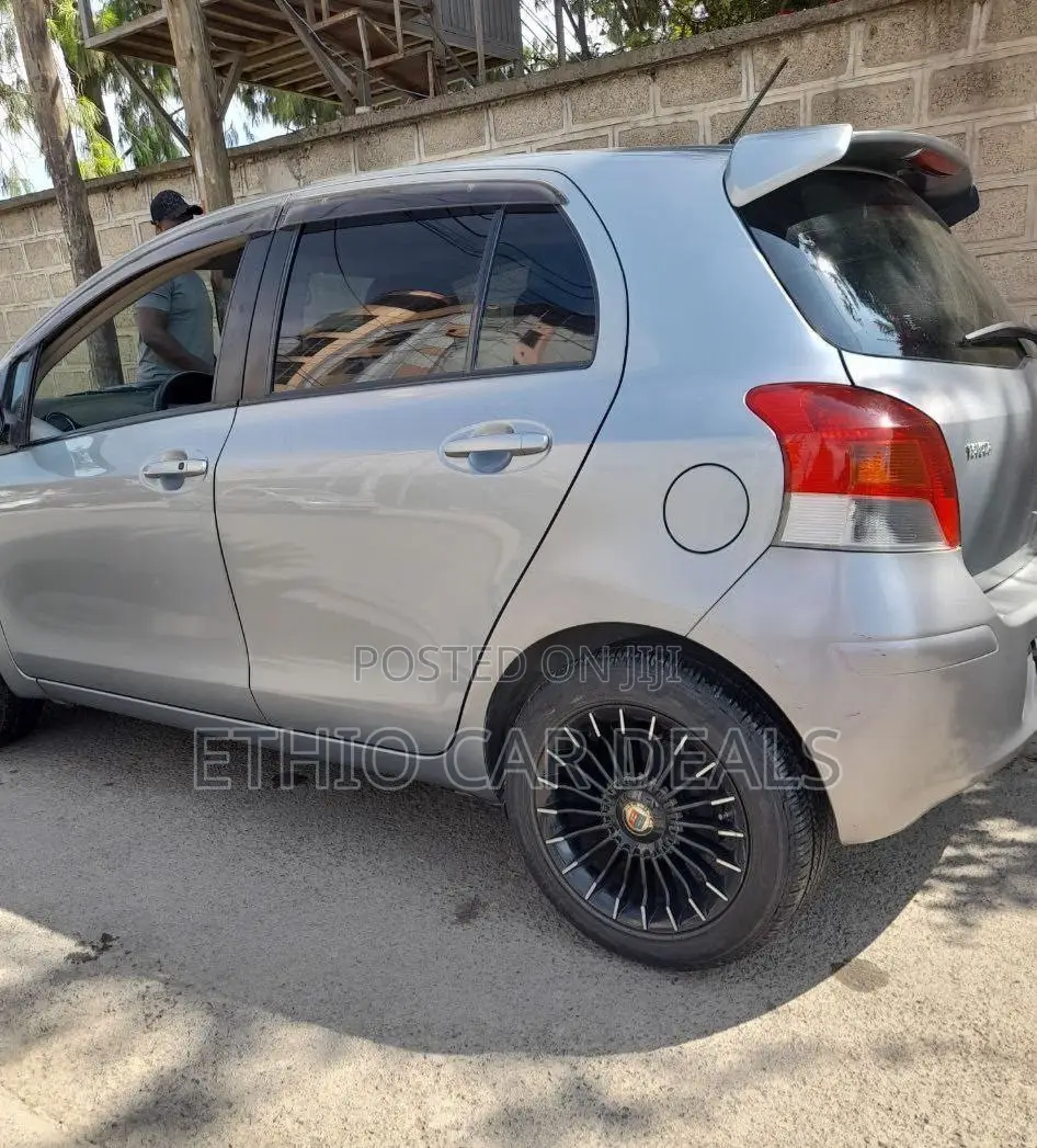 Toyota Yaris 2010 Silver