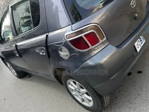 Toyota Yaris 2001 Gray