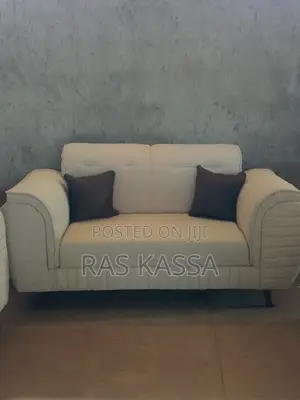 8 ሰው የሚይዝ ሶፋ