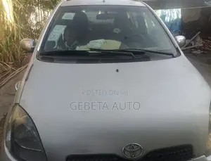 Toyota Vitz 2001 Gold