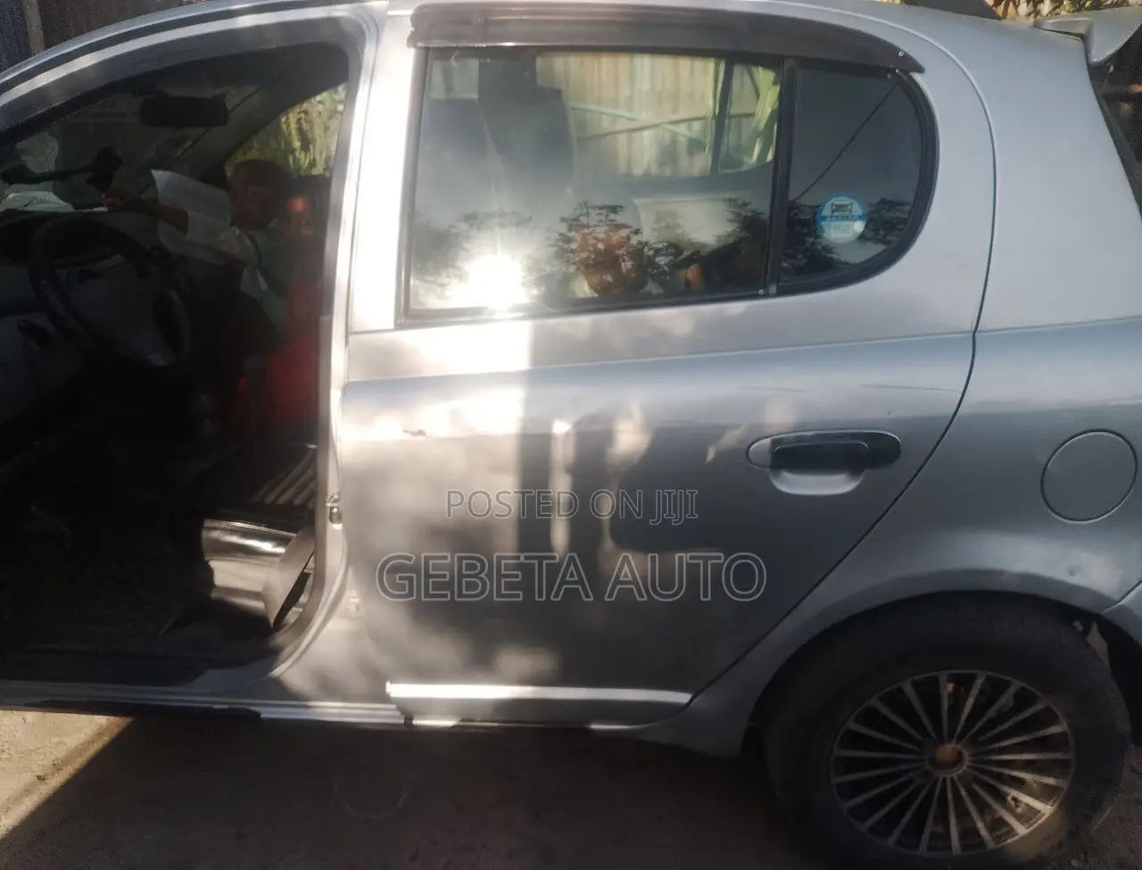 Toyota Vitz 2001 Gold