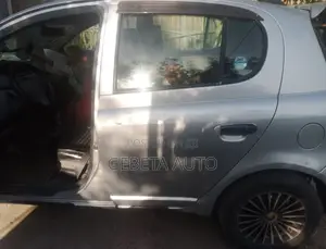 Toyota Vitz 2001 Gold