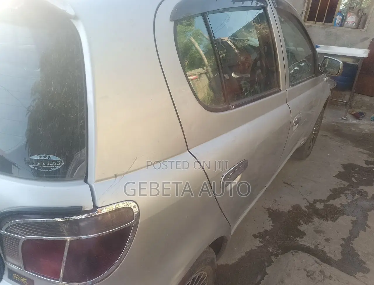 Toyota Vitz 2001 Gold