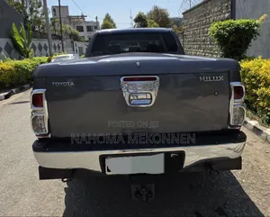 Toyota Hilux 2009 Gray