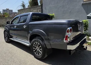 Toyota Hilux 2009 Gray