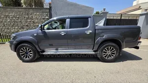 Toyota Hilux 2009 Gray