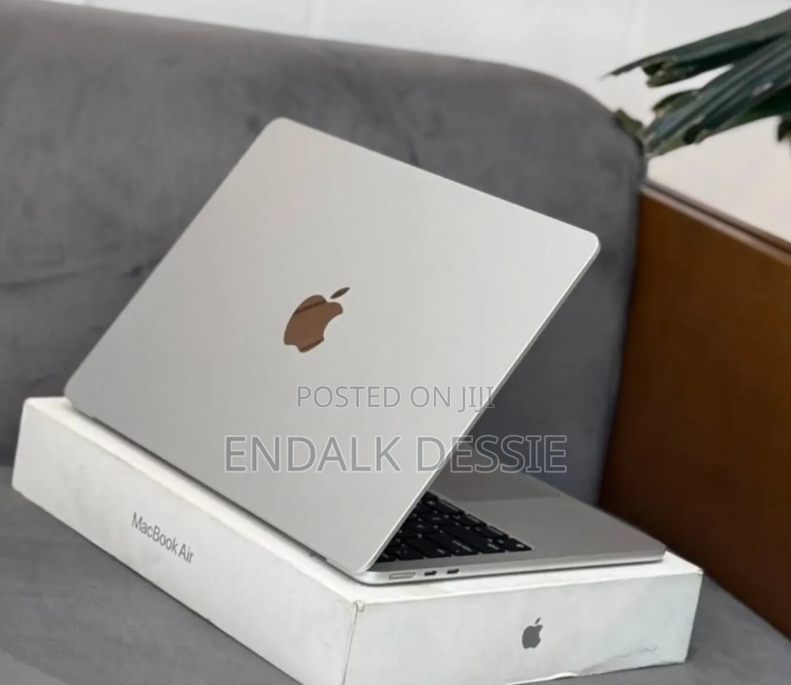 New Laptop Apple MacBook Air 2025 M4 13-inch 16GB Apple M4 SSD 256GB