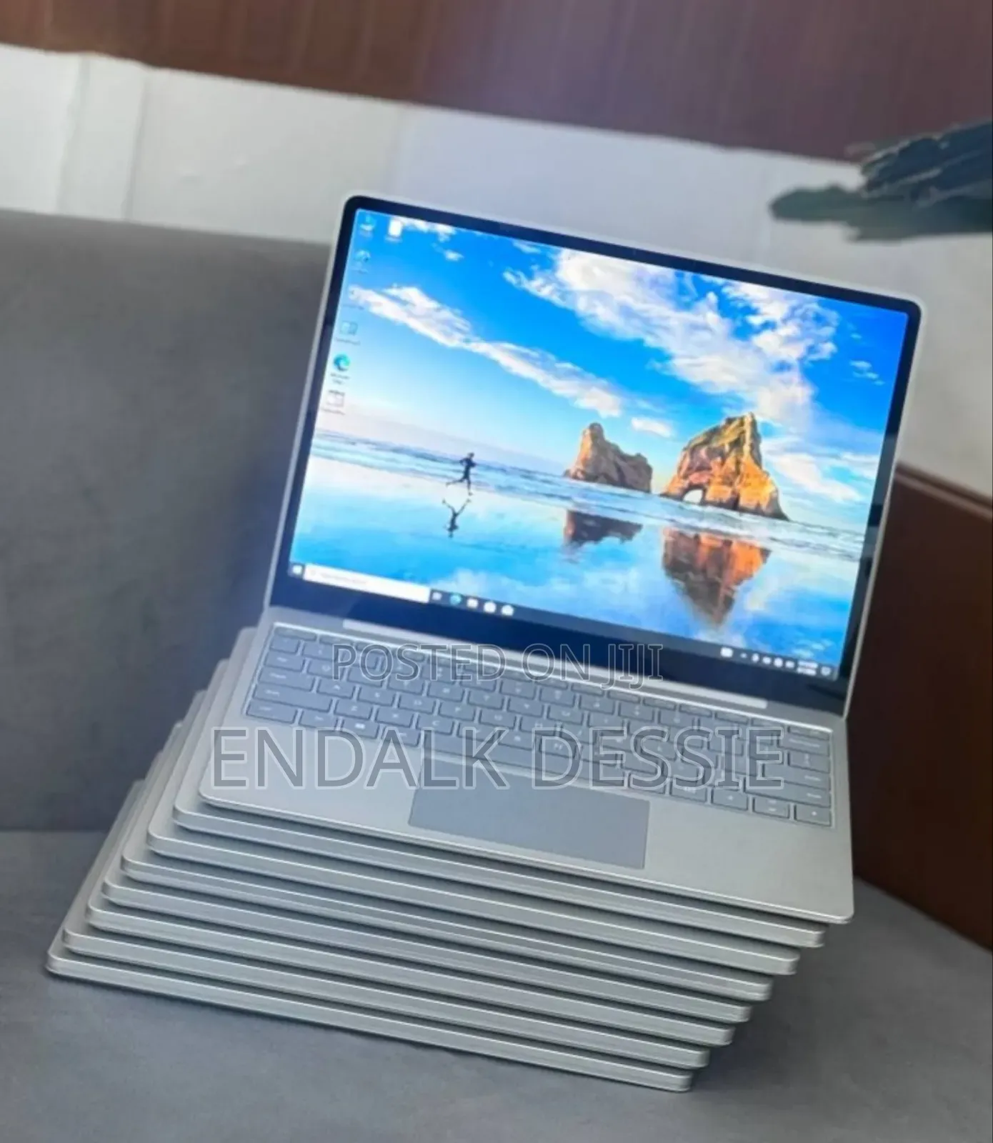 New Laptop Microsoft Surface Go 16GB Intel Core i5 SSD 256GB