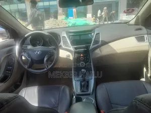 Hyundai Elantra 2015 Gold