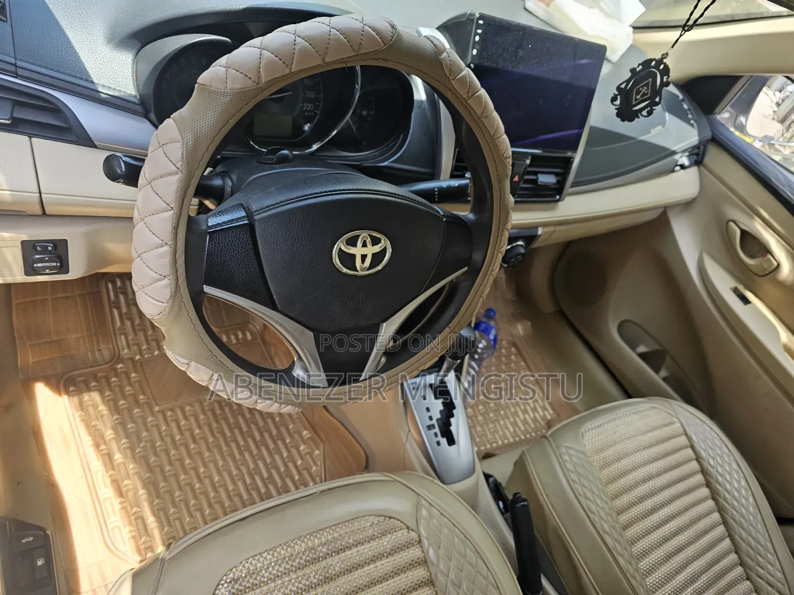 Toyota Yaris SE Hatchback 5dr 2015 Silver