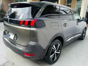 Peugeot 5008 2022 Gray