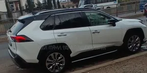 Toyota RAV4 2019 White