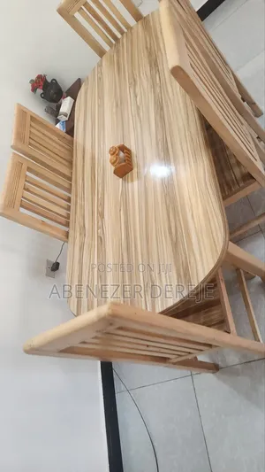 Dining Table የመመገቢያ ጠረቤዛ