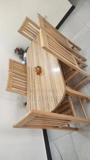 Dining Table የመመገቢያ ጠረቤዛ