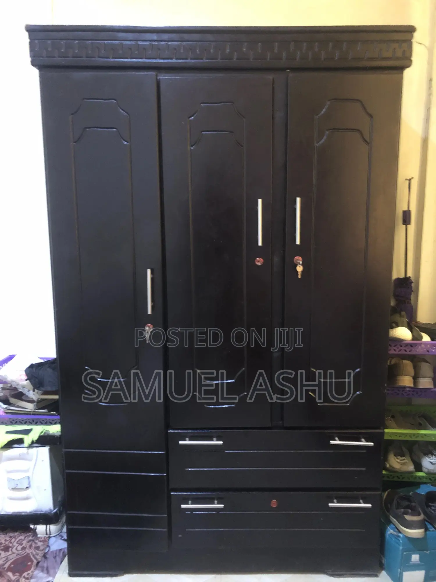 ቁም ሳጥን ያገለገለ