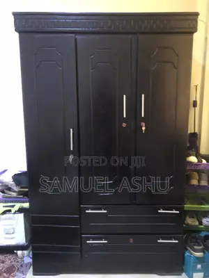 ቁም ሳጥን ያገለገለ