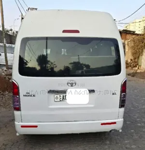 Toyota HiAce 2022 White