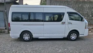 Toyota HiAce 2022 White