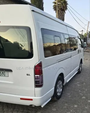 Toyota HiAce 2022 White