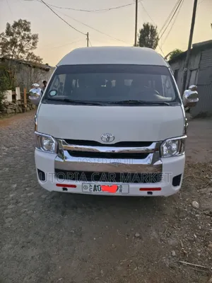 Toyota HiAce 2022