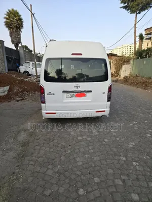 Toyota HiAce 2022