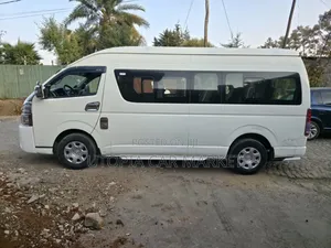 Toyota HiAce 2022