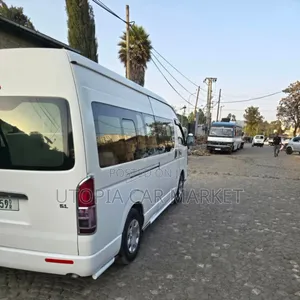 Toyota HiAce 2022